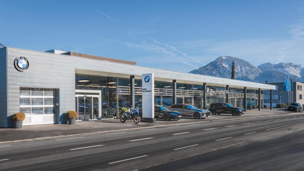 Außenansicht des BMW Betriebs in Nenzing.