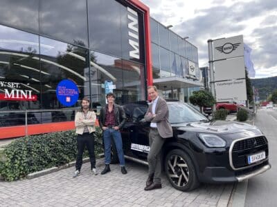 MINI Unterberger Innsbruck übergibt MINI Countryman an Influencer Peter Mairhofer