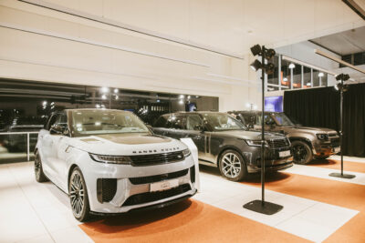 Die Autowelt Innsbruck wird erstes Range Rover SV-Zentrum in Österreich